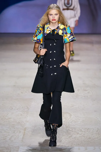 Look 32